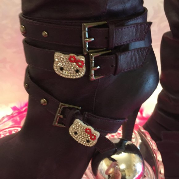 AMAZING grape purple y2k iconic scrunch boots with hello kitty crystal details! - Picture 6 of 14